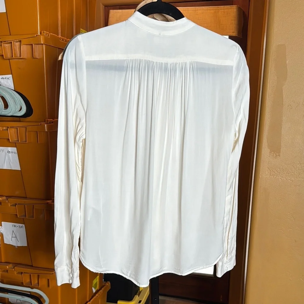 Levi’s Cream Bow Tie Blouse Size Medium Silk Feel Office Chic Top